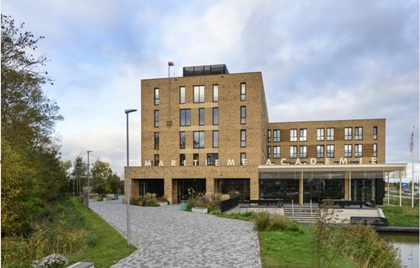 Mixbestrating met maritiem thema in Harlingen