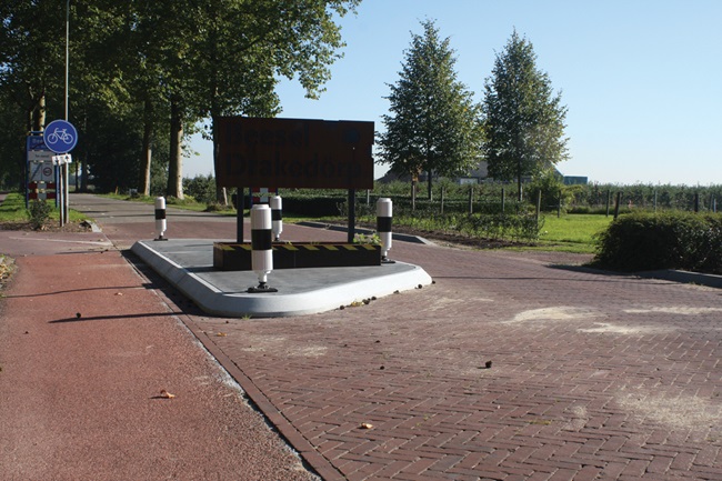 Prefab zijgeleider | komgrens fietspad Prefab zijgeleider | komgrens fietspad
