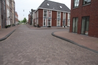 Combinatie trottoirbanden & gebakken klinkers Combinatie trottoirbanden & gebakken klinkers