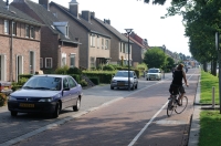Fietsstrook op parallelweg Fietsstrook op parallelweg