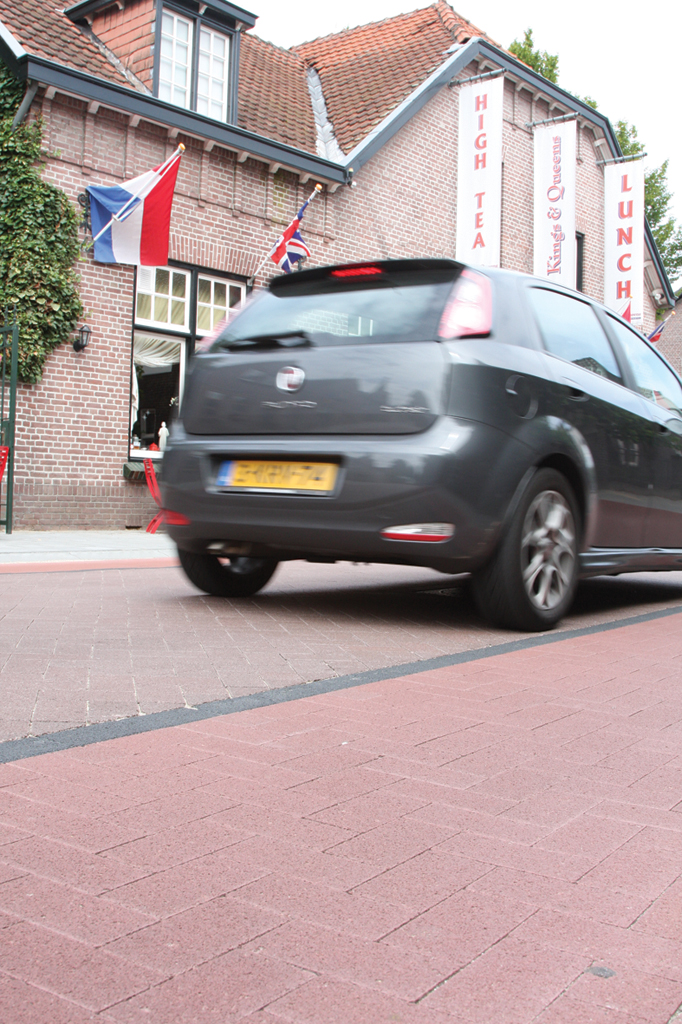 Minder wegverkeerslawaai door stille straatsteen