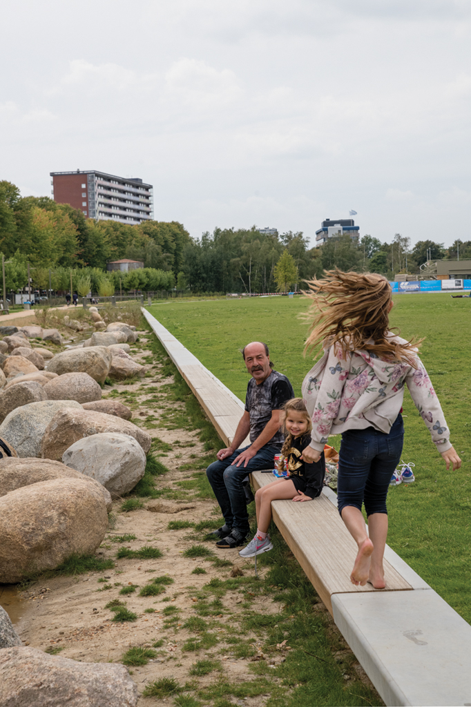 Ranke zitranden en vloerplaten in Spoorpark